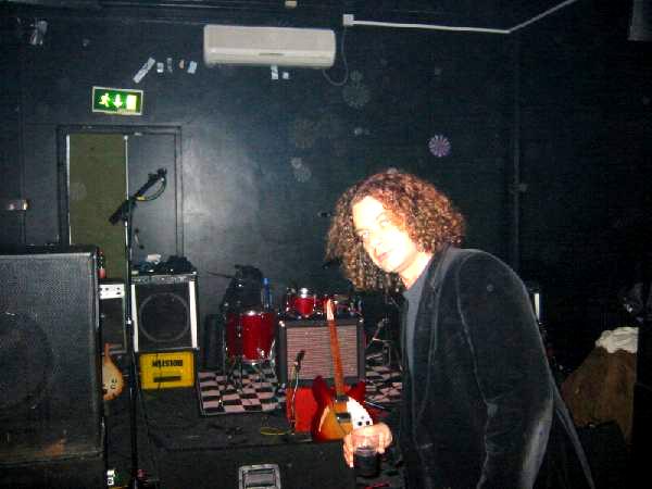 gigs/20021026-freebutt-01.jpg
