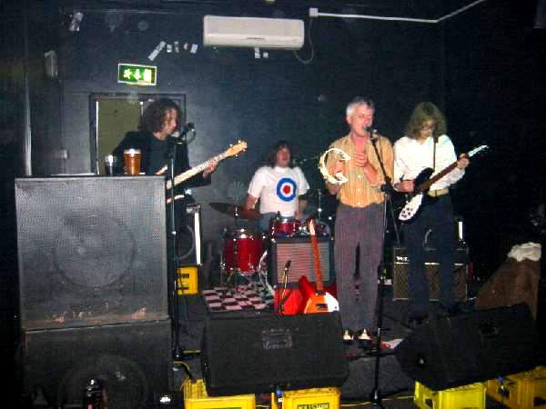 gigs/20021026-freebutt-02.jpg